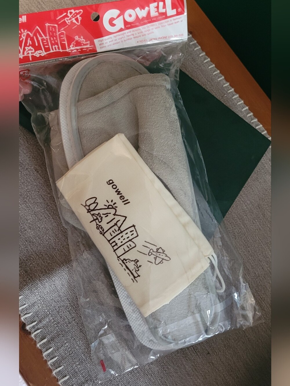 💚10 for $10💚 Bundle and save Gowell Gray Travel Slippers with Drawstring Bag